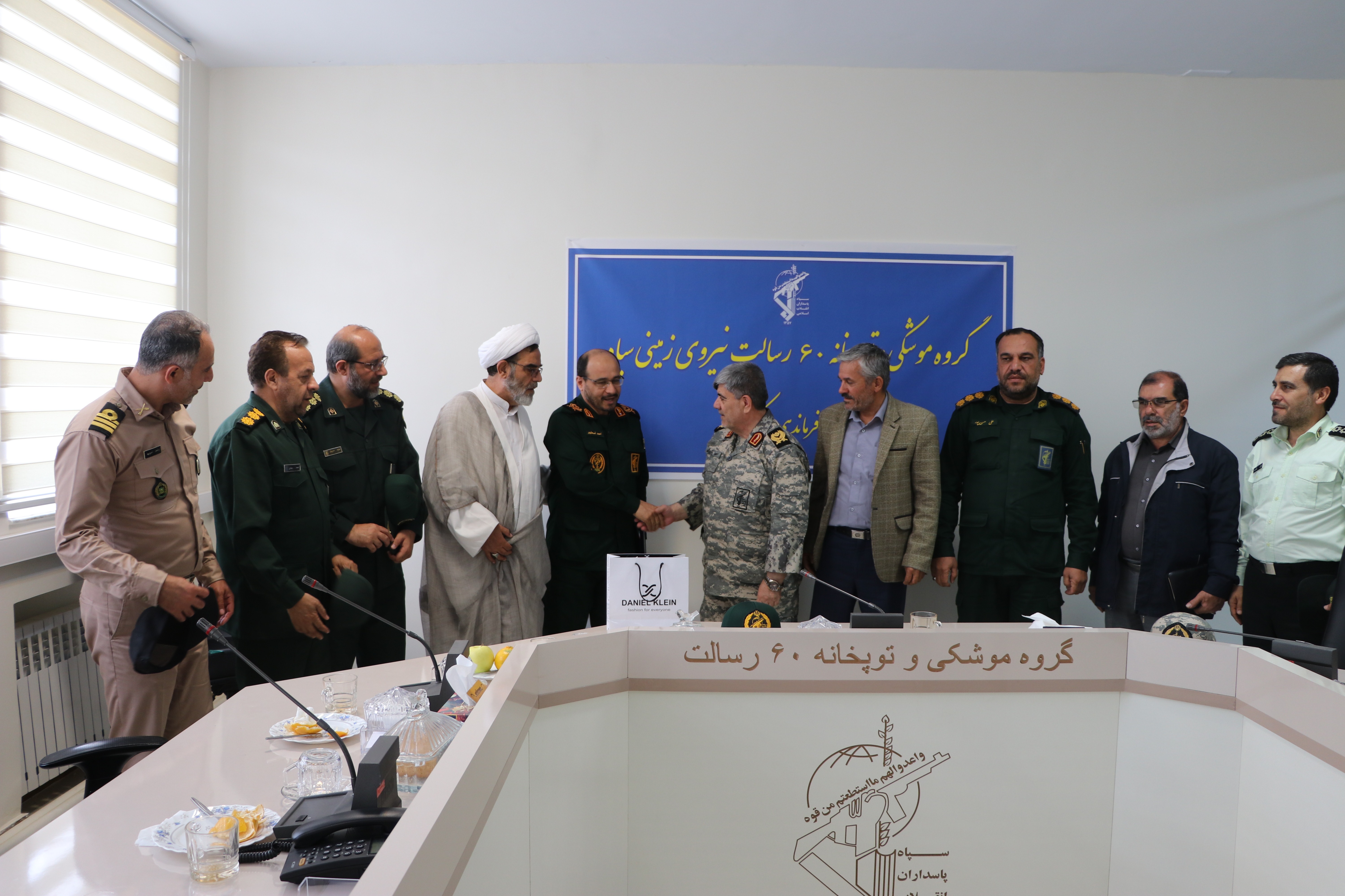 تصاویر/ دیدار سردار «مسعود باقری نژاد» با فرمانده گروه توپخانه و موشکی ۶۰ رسالت