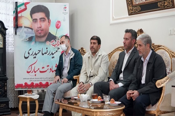 دیدار شهردار و اعضای شورای اسلامی شهر زنجان با خانواده شهید والامقام «حمیدرضا حیدری»