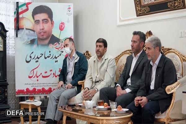 دیدار شهردار و اعضای شورای اسلامی شهر زنجان با خانواده شهید والامقام «حمیدرضا حیدری» دیدار شهردار و اعضای شورای اسلامی شهر زنجان با خانواده شهید والامقام «حمیدرضا حیدری»