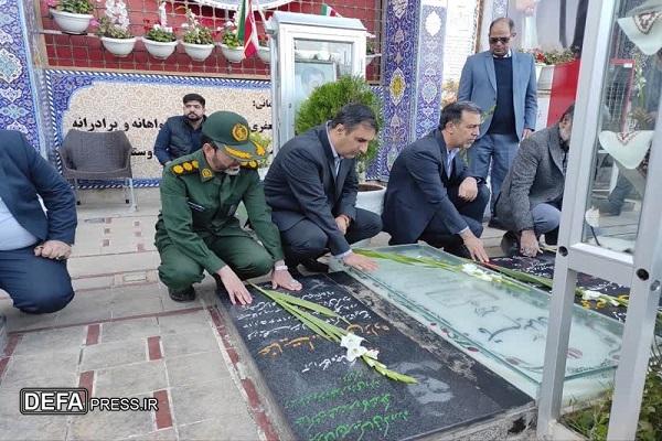 ادای احترام به مقام شامخ شهدا در آغاز هفته پدافند غیرعامل در کرمان+تصاویر