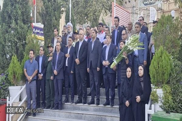 ادای احترام به مقام شامخ شهدا در آغاز هفته پدافند غیرعامل در کرمان+تصاویر