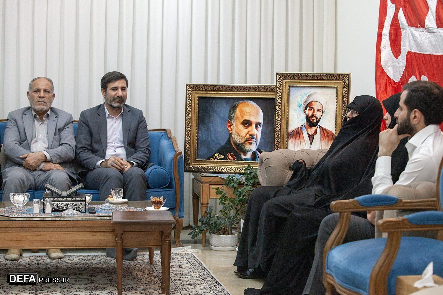 دیدار سخنگوی شورای نگهبان با خانواده شهیدان رشید دیدار سخنگوی شورای نگهبان با خانواده شهیدان رشید