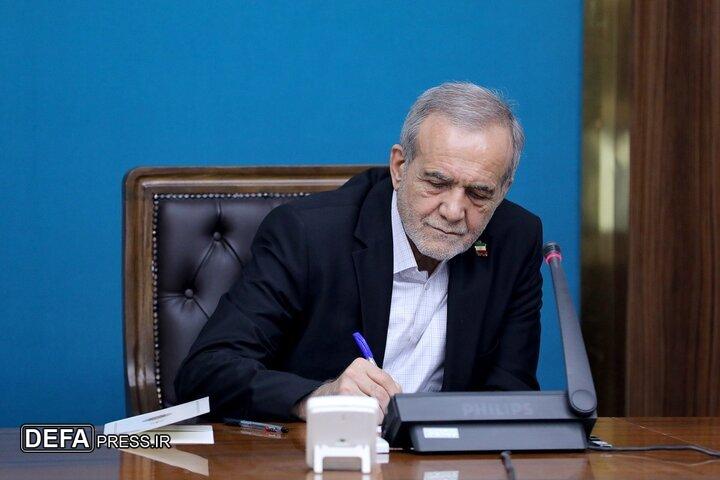 قدردانی پزشکیان از خانواده مرحوم امیرمحمد خالقی قدردانی پزشکیان از خانواده مرحوم امیرمحمد خالقی