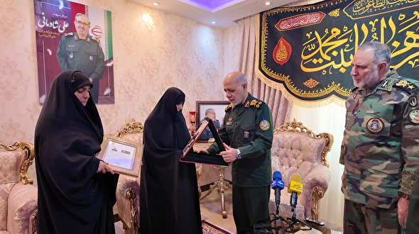 فیلم/ اعطای درجه سپهبدی به شهید علی شادمانی