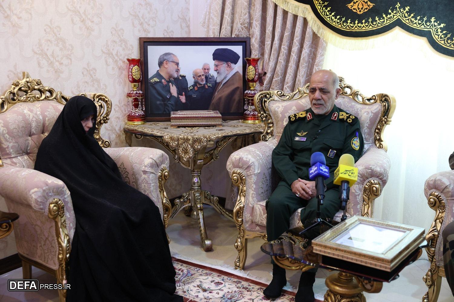 سرلشکر عبداللهی سرلشکر عبداللهی: شجاعت، تدبیر و تدین از ویژگیهای شاخص شهید سپهبد شادمانی بود