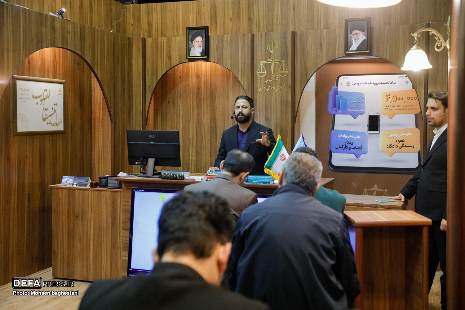 بازدید اصحاب رسانه از نمایشگاه روایت تحول بازدید اصحاب رسانه از نمایشگاه روایت تحول