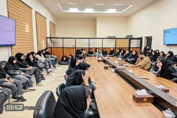 دانشآموزان قزوینی با حماسههای دوران دفاع مقدس آشنا شدند دانشآموزان قزوینی با حماسههای دوران دفاع مقدس آشنا شدند