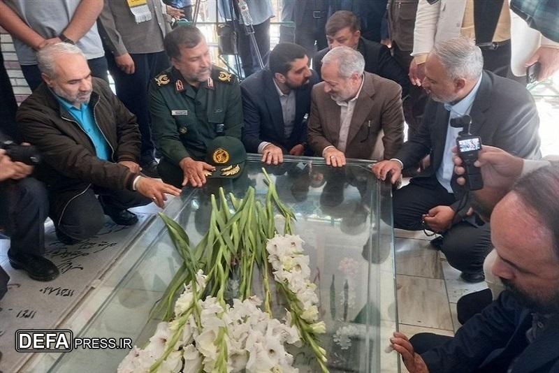 گرامیداشت شهید فهمیده در بهشت زهرا (س) گرامیداشت شهید فهمیده در بهشت زهرا (س)