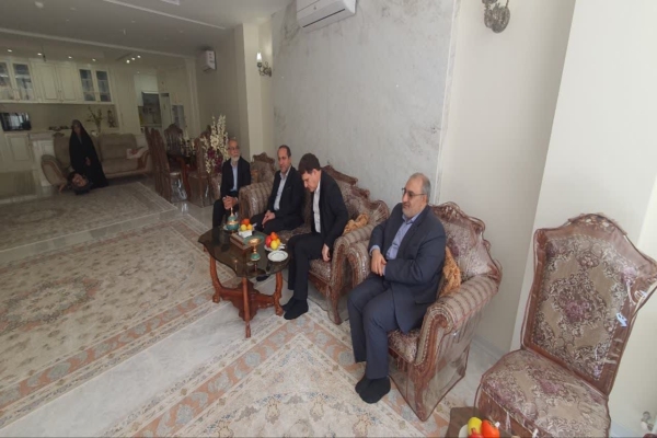 معاون سیاسی وزیر کشور با خانواده شهید «عمران رفیعی» دیدار و گفتگو کرد معاون سیاسی وزیر کشور با خانواده شهید «عمران رفیعی» دیدار و گفتگو کرد