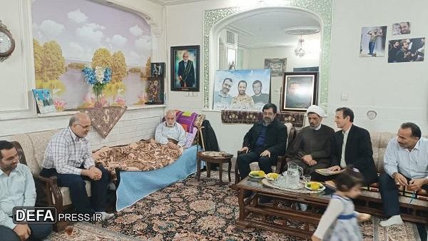 تجلیل استاندار قم از خانواده معظم شهیدان «آقازاده نژاد» تجلیل استاندار قم از خانواده معظم شهیدان «آقازاده نژاد»