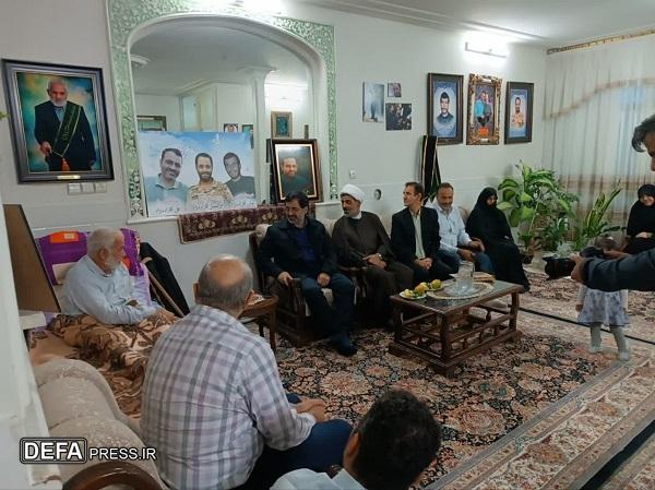 تجلیل استاندار قم از خانواده معظم شهیدان «آقازاده نژاد» تجلیل استاندار قم از خانواده معظم شهیدان «آقازاده نژاد»