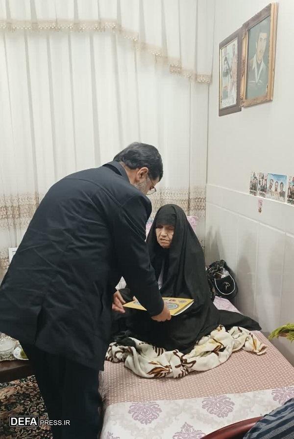 تجلیل استاندار قم از خانواده معظم شهیدان «آقازاده نژاد» تجلیل استاندار قم از خانواده معظم شهیدان «آقازاده نژاد»