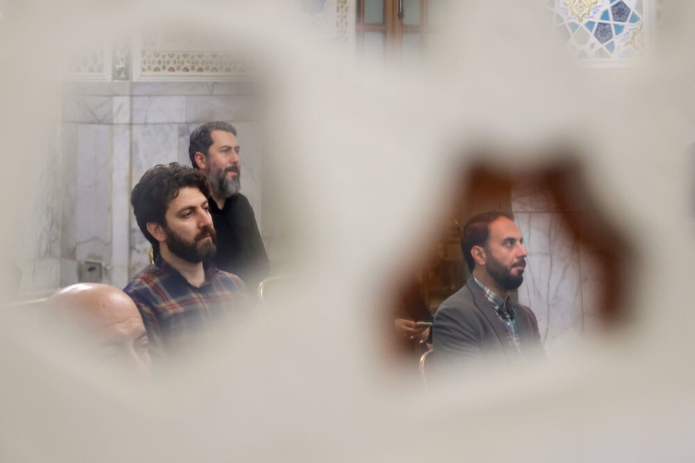 تصاویر/ گردهمایی هنرمندان حوزه هنری انقلاب اسلامی در حرم مطهر رضوی