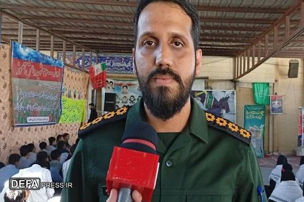 حضور دانش‌آموزان زاهدان در گلزار شهدا به مناسبت آغاز هفته بسیج و استکبارستیزی