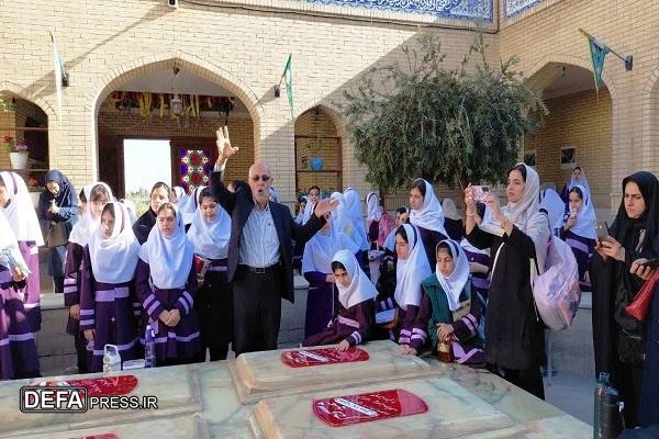 بازدید دانش آموزان ساروی از موزه دفاع مقدس و مقاومت مازندران+ تصاویر