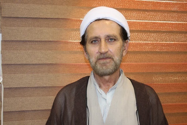 امامجمعه اهلسنت قروه: وقایع سیزده آبان تأثیر عمیقی در تحولات کشور داشت