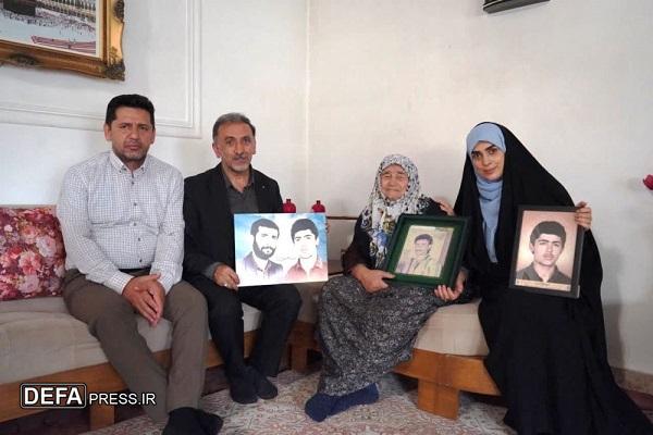 دیدار اعضای کارگروه تاریخ شفاهی دفاع مقدس آمل با مادر شهید «احمدی» دیدار اعضای کارگروه تاریخ شفاهی دفاع مقدس آمل با مادر شهید «احمدی»