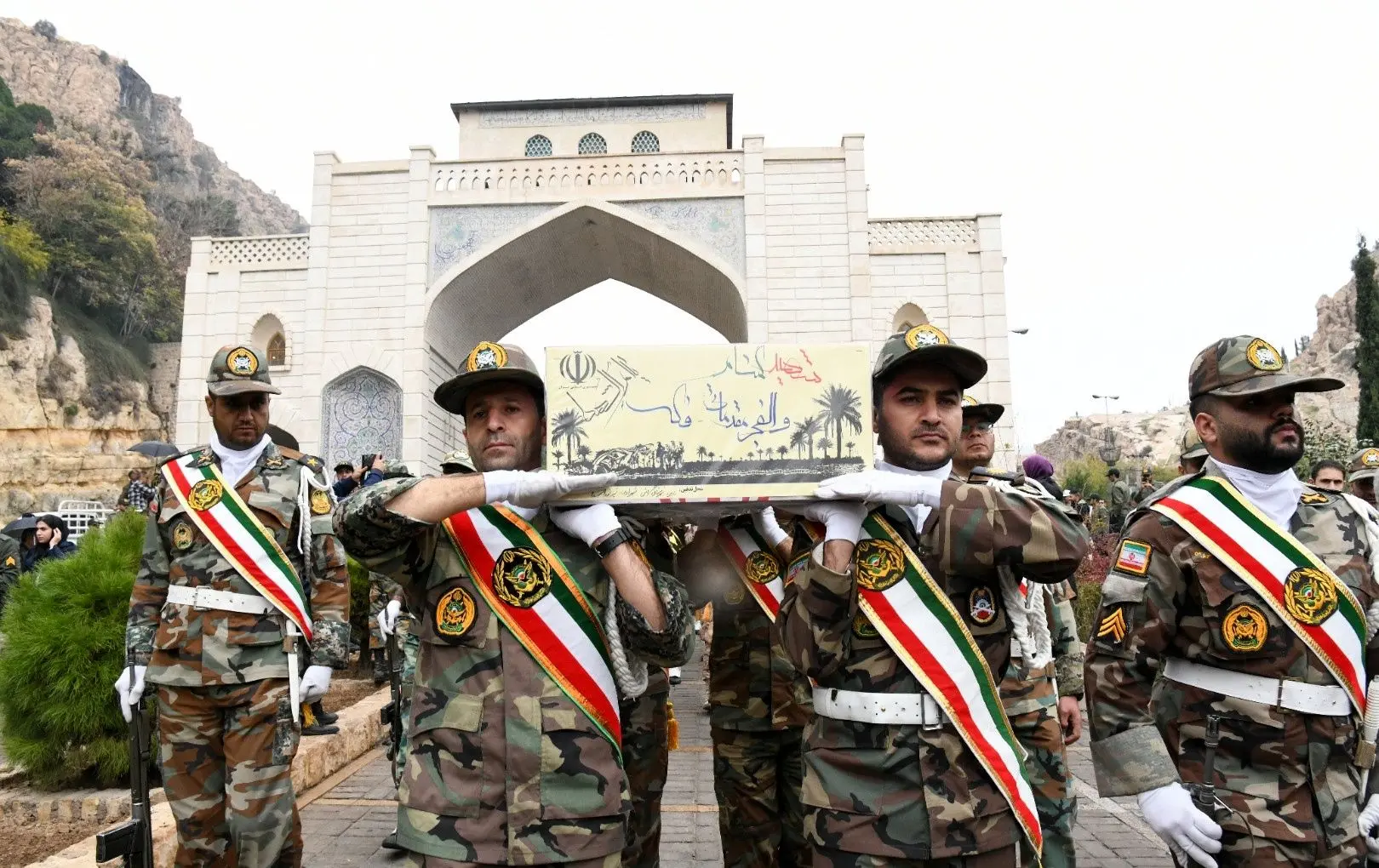 فیلم/ استقبال از شهدای گمنام در دروازه قرآن شیراز