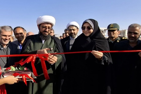 افتتاح فاز نخست مجموعه ۱۲۰۰ نفره چمن مصنوعی شهدای ورزشکار در فیض‌آباد