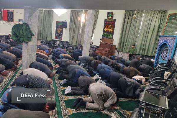 پیشکسوتان دفاع مقدس و مقاومت برای طلب باران در مشهد به نماز ایستادند