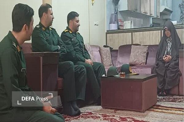 تجلیل از خانواده شهید «اباذر زمزم» در کرمان+تصویر