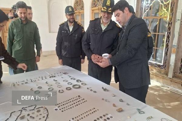 پلیس کردستان ۴۰۰ عتیقه تاریخی هزاره قبل از میلاد را کشف کرد