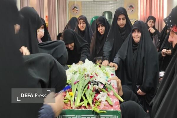 پیکر مطهر شهید گمنام مهمان طلاب حوزه علمیه خواهران محله انصاری قزوین شد