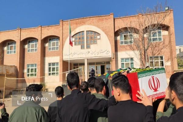 پیکر مطهر شهید گمنام میهمان مدرسه علوم و معارف اسلامی قزوین شد