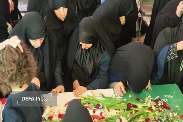 بانوان قزوینی پیکر مطهر شهید گمنام را در حسینیه محمدزاده بدرقه کردند بانوان قزوینی پیکر مطهر شهید گمنام را در حسینیه محمدزاده بدرقه کردند