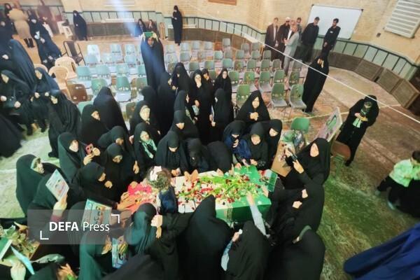 بانوان قزوینی پیکر مطهر شهید گمنام را در حسینیه محمدزاده بدرقه کردند بانوان قزوینی پیکر مطهر شهید گمنام را در حسینیه محمدزاده بدرقه کردند