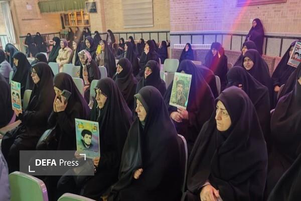 بانوان قزوینی پیکر مطهر شهید گمنام را در حسینیه محمدزاده بدرقه کردند بانوان قزوینی پیکر مطهر شهید گمنام را در حسینیه محمدزاده بدرقه کردند