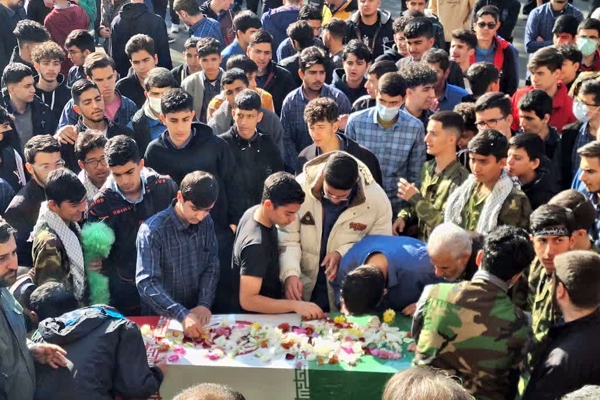 عطر ایثار در کوچه‌های شهر پیچید/ روایت حضور شهیدان گمنام