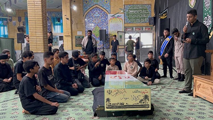 مراسم عزاداری ایام فاطمیه در مسجد امام حسین (ع) گلشهر شمالی