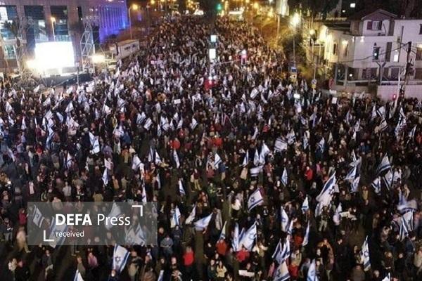 صهیونیستها مقابل خانه هرتزوگ و علیه نتانیاهو تجمع کردند صهیونیستها مقابل خانه هرتزوگ و علیه نتانیاهو تجمع کردند