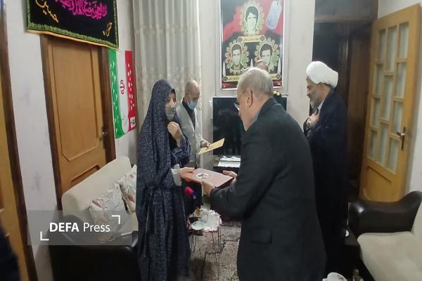 دیدار معاون فرهنگی و تبلیغات سپاه پاسداران انقلاب اسلامی با خانواده شهیدان زیبایی