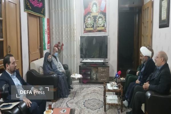 دیدار معاون فرهنگی و تبلیغات سپاه پاسداران انقلاب اسلامی با خانواده شهیدان زیبایی