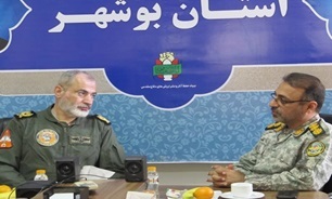 دیدار فرمانده پایگاه هوایی شهید یاسینی با مدیرکل حفظ آثار دفاع مقدس بوشهر
