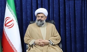 امام جمعه دشتی: حضور در کنار خانواده‌های شهدا یادآور عظمت رشادت‌های آنان است