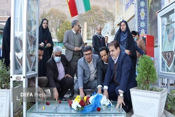 ادای احترام معاون وزیر و رئیس سازمان نهضت سوادآموزی کشور به شهدای کرمان+تصاویر