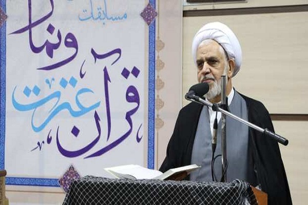 قرآن، عترت و نماز راه روشن زندگی انسان‌اند