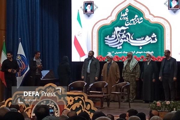 با حضور مشاور فرمانده کل سپاه از خانواده شهیدان «رشید»، «حاجی زاده» و «عسکری» تحلیل شد