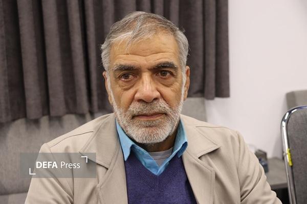 نقاشی‌هایم را با وضو می‌کِشم