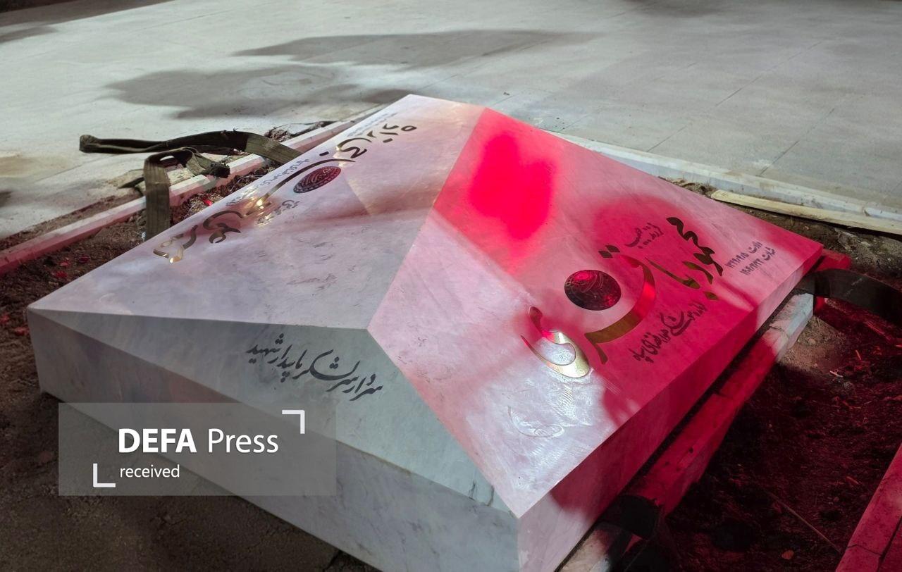 سنگ مزاری مشترک برای شهیدان حاجی‌زاده و محمود باقری