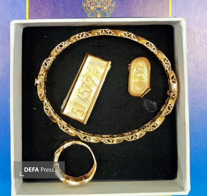 بانوی تهرانی طلاهایش را برای ساخت مدرسه در سیستان و بلوچستان اهدا کرد