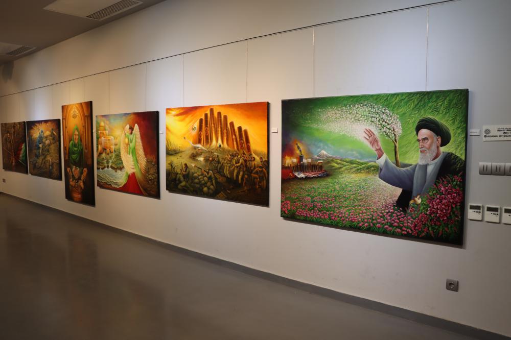 تصاویر/ نمایشگاه «ایستاده‌ایم تا ابد، سرسبز و سربلند» در مشهد
