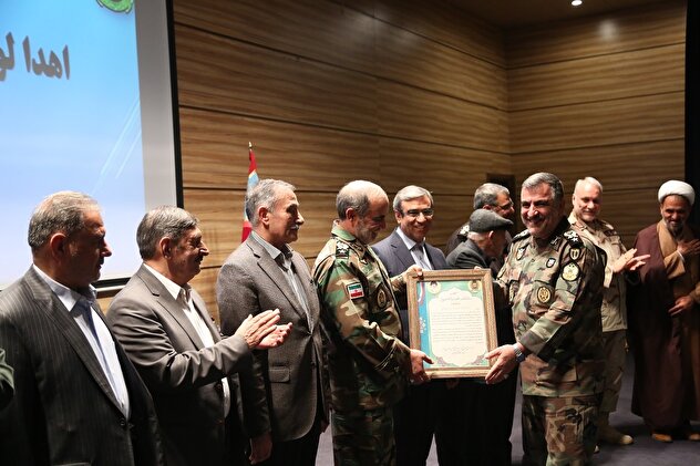 تصاویر/ آیین تکریم و معارفه فرماندهان ارشد نظامی ارتش در منطقه شمال شرق