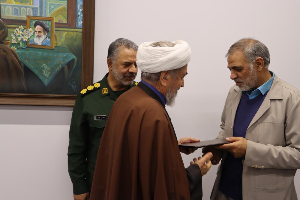 تصاویر/ تقدیر از پیشکسوت هنر انقلاب اسلامی در مشهد