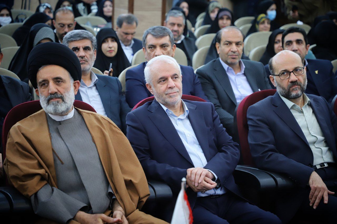 تصاویر/ مراسم رونمایی از ۲۴ کتاب «وصیت‌نامه کامل شهدا»