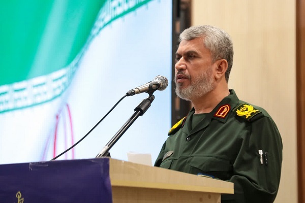 تمرکز دشمن بر ایجاد فاصله بین «ایدئالیسم و واقعیت‌گرایی»