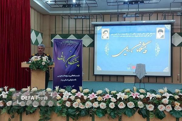 دشمن با ایجاد فاصله بین مطالبات «ایدئالیستی و واقعیتهای اجرایی» دانشجویان را هدف گرفته است دشمن با ایجاد فاصله بین مطالبات «ایدئالیستی و واقعیتهای اجرایی» دانشجویان را هدف گرفته است
